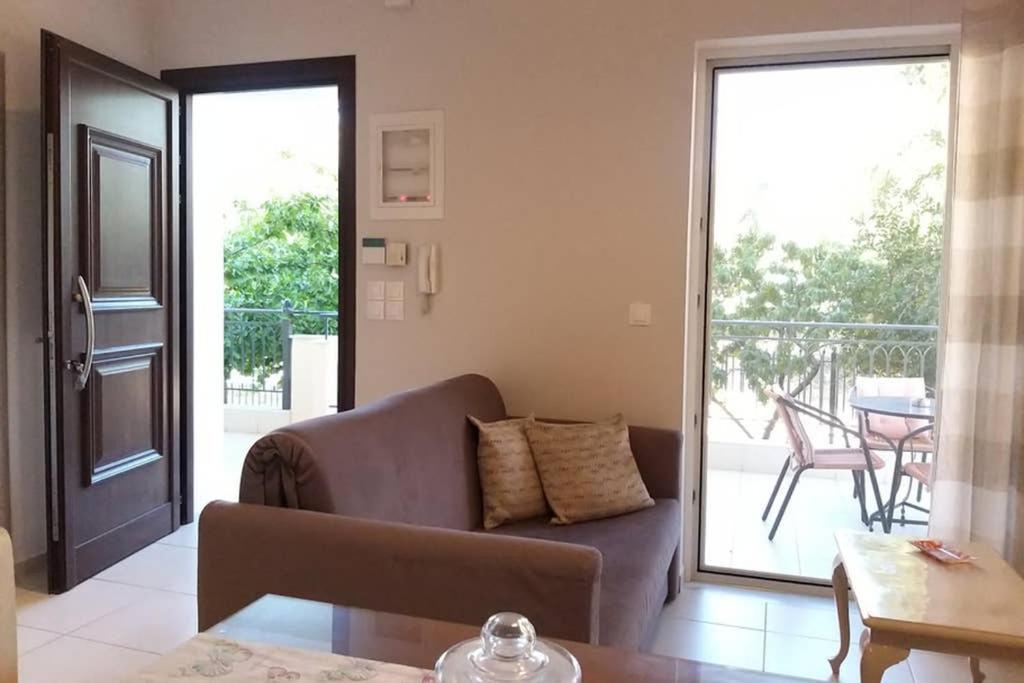 קלמאטה New, Bright, Cozy, Autonomous Apartment With Private Entrance And Garden, 42 M2, 5Min To The Beach And City Center מראה חיצוני תמונה