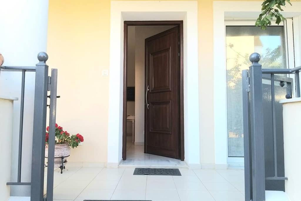 קלמאטה New, Bright, Cozy, Autonomous Apartment With Private Entrance And Garden, 42 M2, 5Min To The Beach And City Center מראה חיצוני תמונה